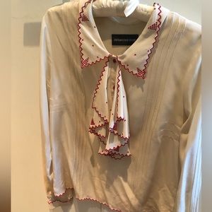 Stunning silk blouse with amazing detail. Size large (fits a size 6 to 8)